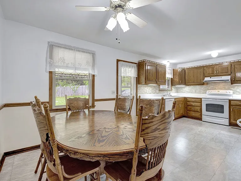 211 Friendship Dr — Photo 6