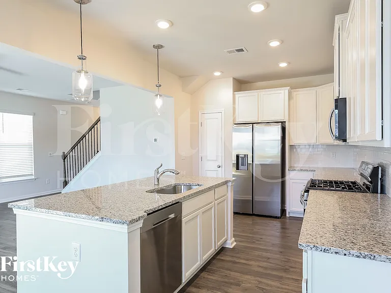 613 Goldburn Way — Photo 7