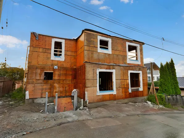 3581 Haida Dr #5, Vancouver, BC V5M 3Y9