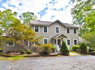 1058 Dewberry Dr, Hawley, PA