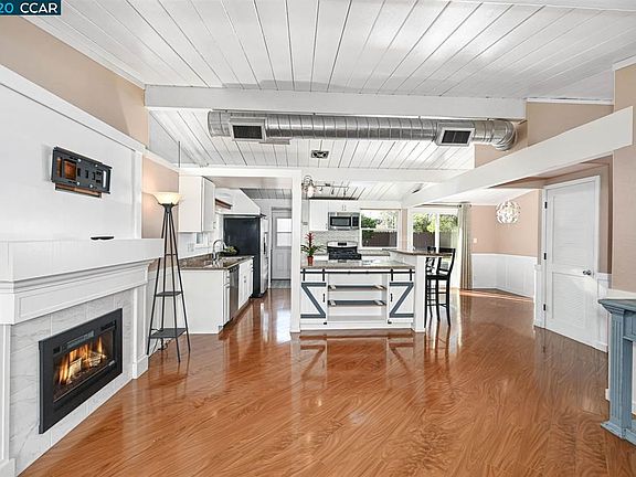 3rd image of 50 Santa Ana Dr