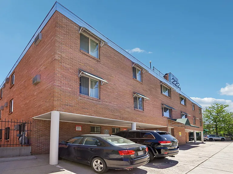 222 Logan — Photo 10