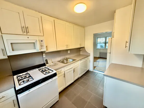 22501 69th Ave, Oakland Gardens, NY