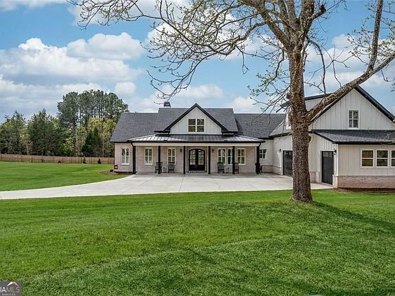 3rd image of 825 Arch Tanner Rd