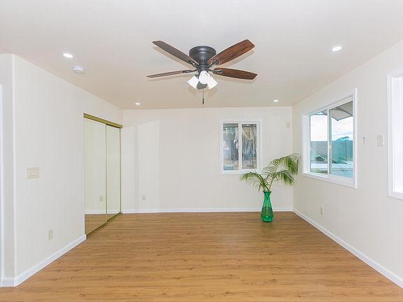 3rd image of 931 Paaaina St #2