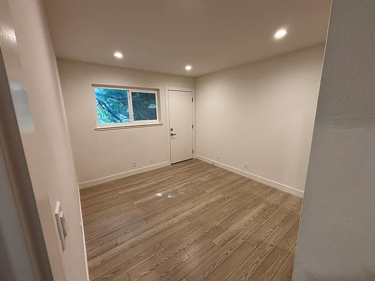 1836 E 25th St #4 — Photo 11