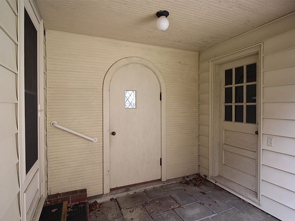 2nd image of 605 Pinecrest Rd