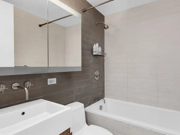 515 East 72nd Street image 5 of 10