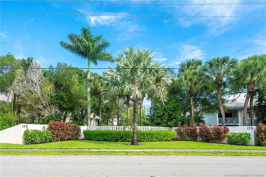 2 bed, 2.0 bath, 1300 sqft, $3,400 — Photo 2