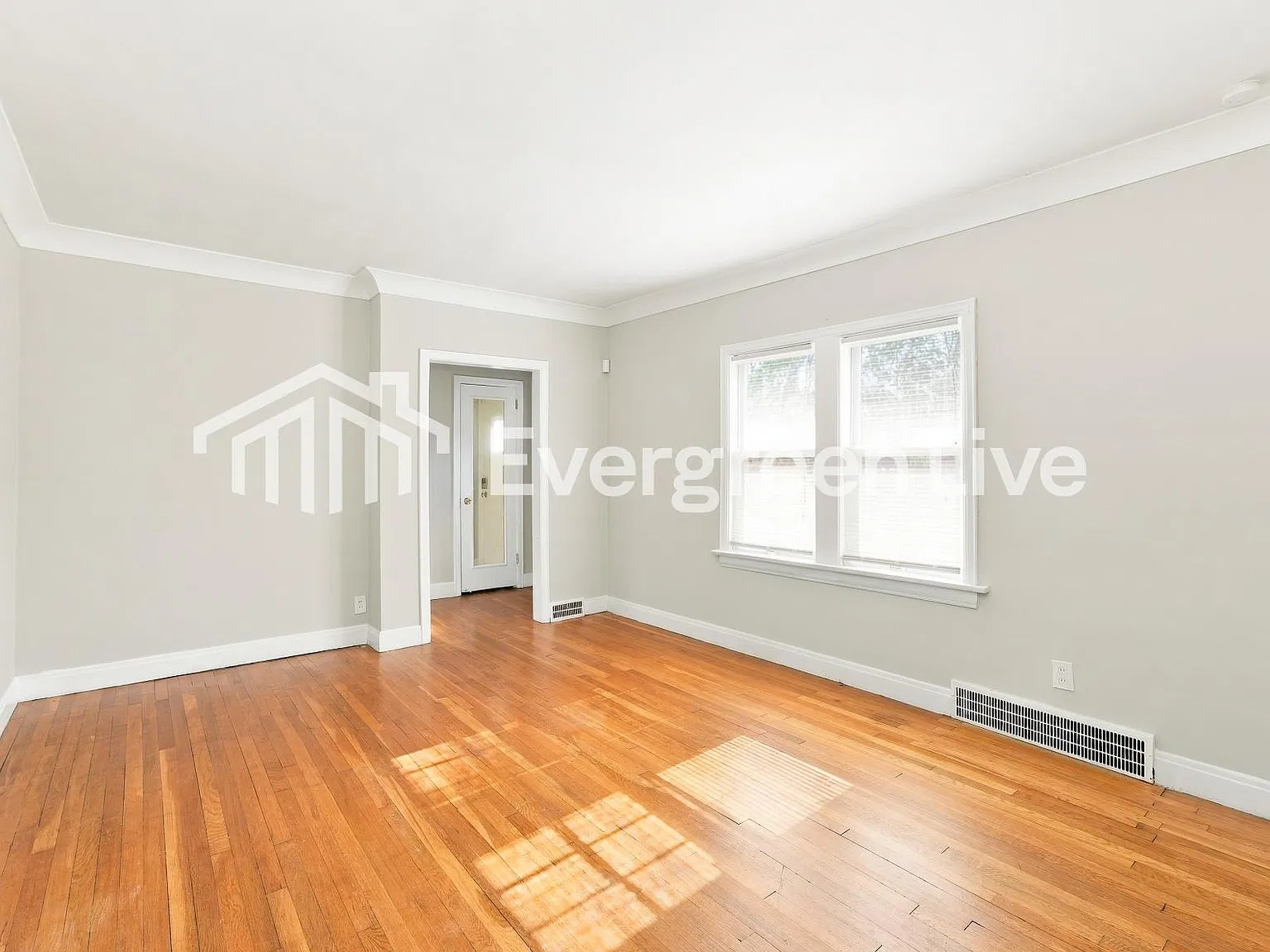 4 bed, 2.0 bath, 1998 sqft, $1,995 — Photo 2