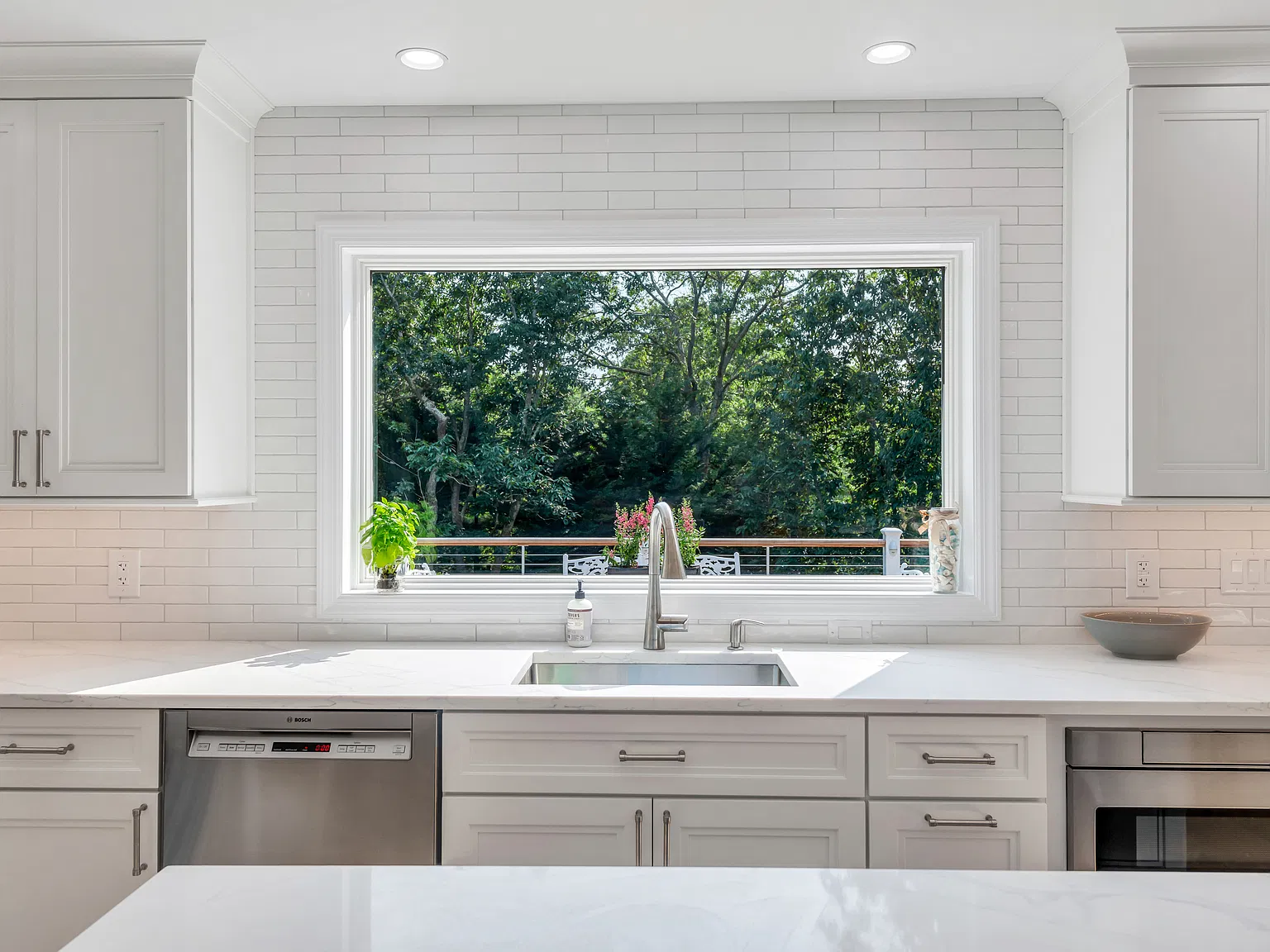 Just Listed Charming Sag Harbor Village Rental — Photo 4