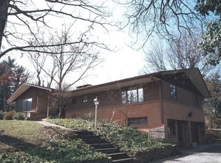 121 Oak Dr, Beaver Falls, PA 15010