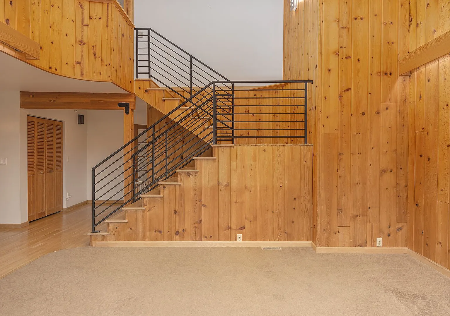 Well-Maintained 4 Bedroom Home Just 15 Minutes from Town! — Photo 2