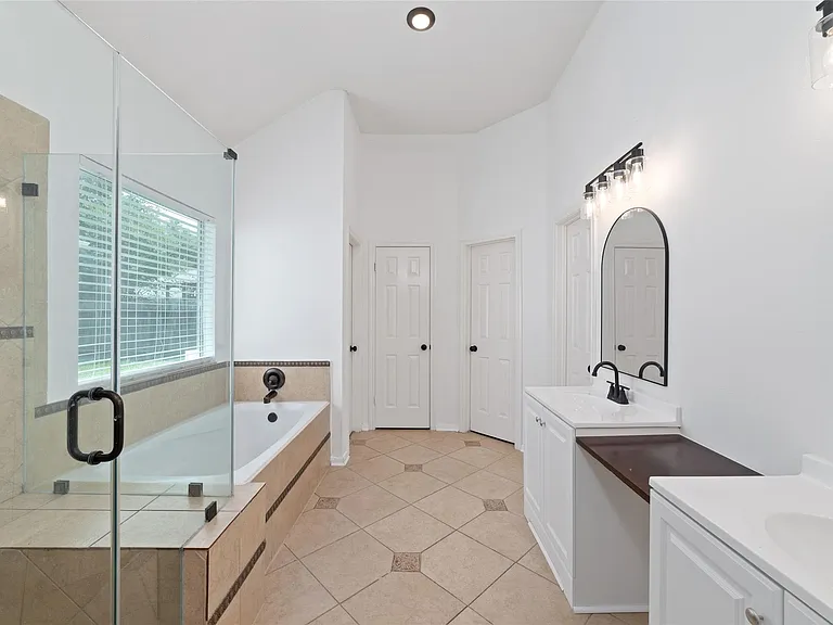 4211 Torrey Creek Ln — Photo 17
