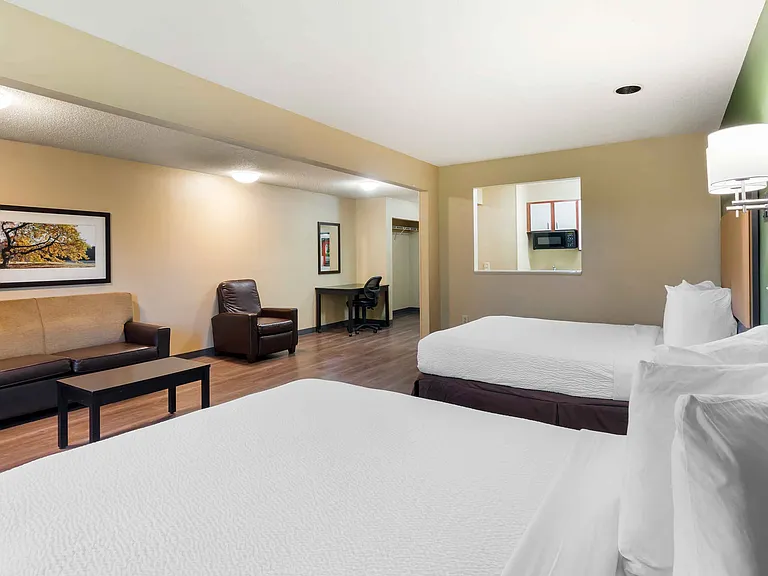 Deluxe Studio - 2 Queen Beds