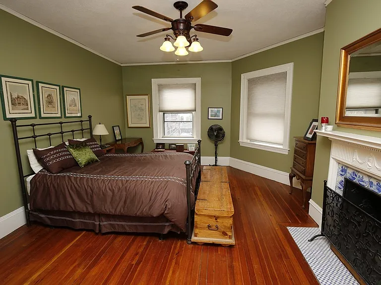 919 Beacon St #2 — Photo 6
