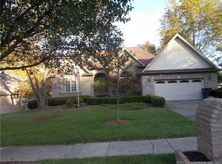 308 Wooded Valley Dr, New Albany, IN 47150