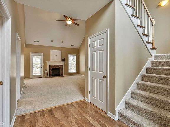 3rd image of 69 Oak Park Sq