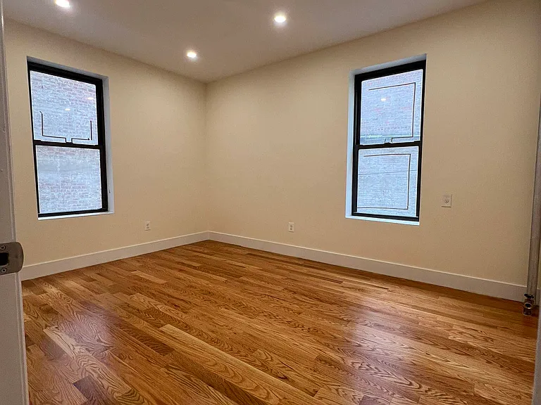 11-24 46th Ave #1B — Photo 6