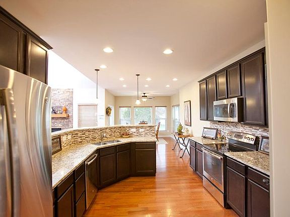 3rd image of 687 Mallard Dr