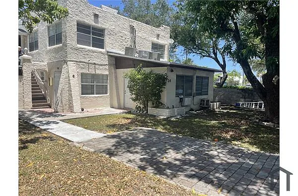Building Photo - 36 SW 14th St #2