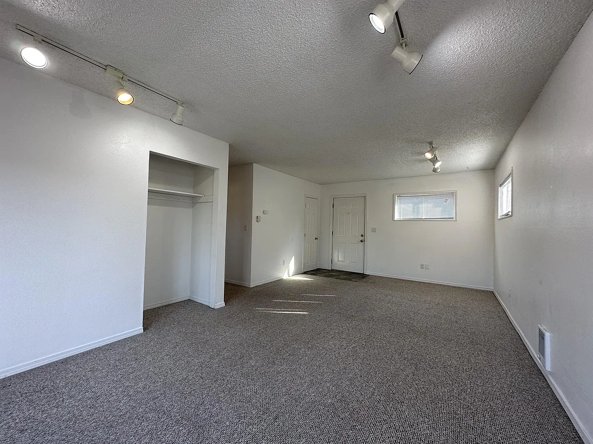 Building Photo - 2596 Fir Ave #C