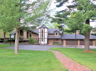 6786 S Lost Nation Rd, Dixon, IL 61021