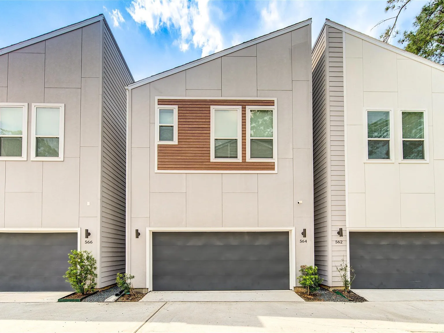 3 bed, 2.5 bath, 1428 sqft, $2,350 — Photo 2
