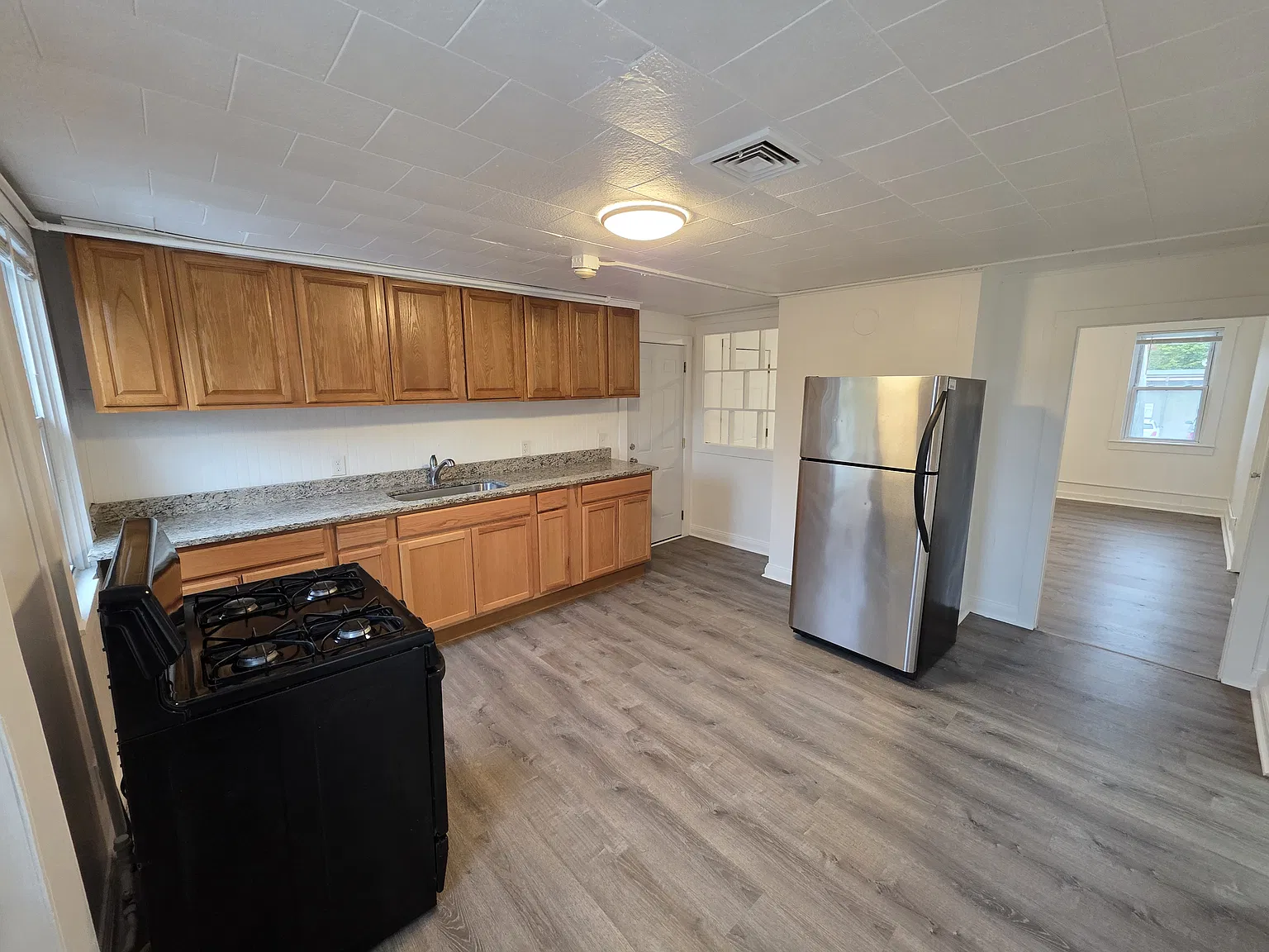  91 Ww Ave 2ndflr 2b/1b Updated Freshpaint Petsok Waterviews! Laundry! — Photo 4