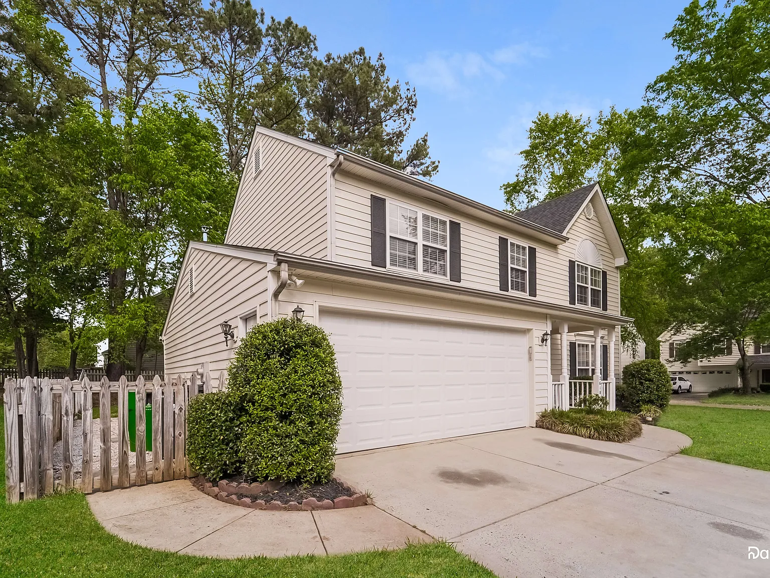 4 bed, 2.5 bath, 2110 sqft, $2,385 — Photo 3