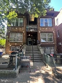 1st image of 444-446 W Roosevelt Blvd
