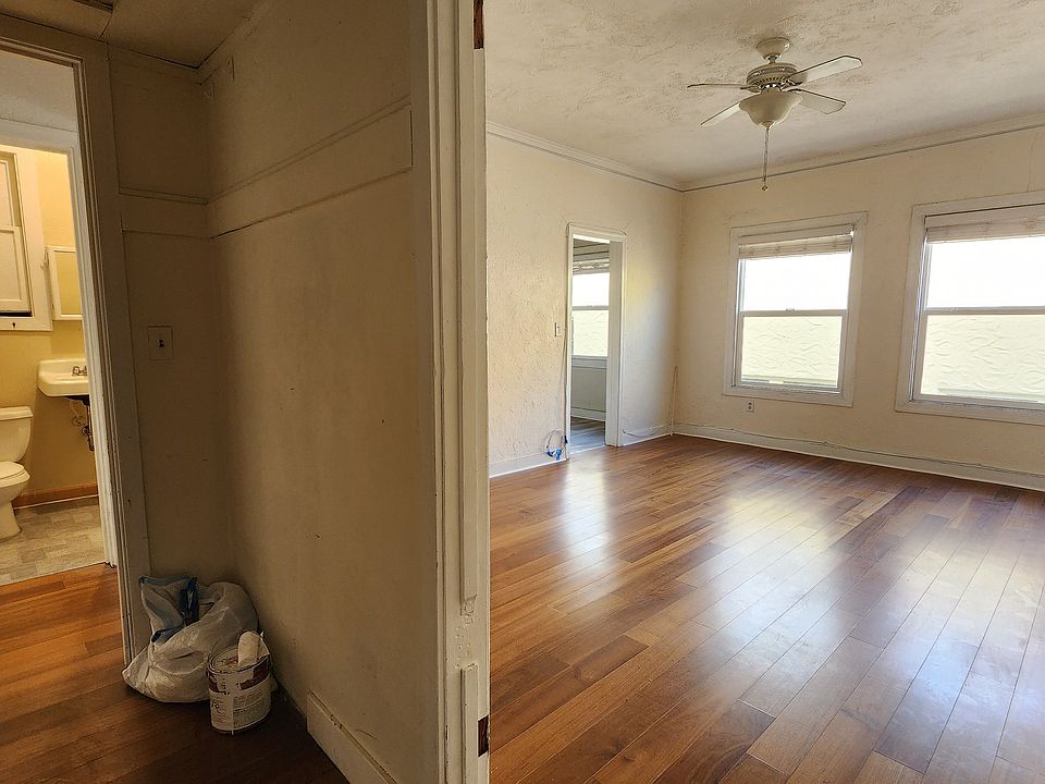 1st image of 226 E 15th St #2