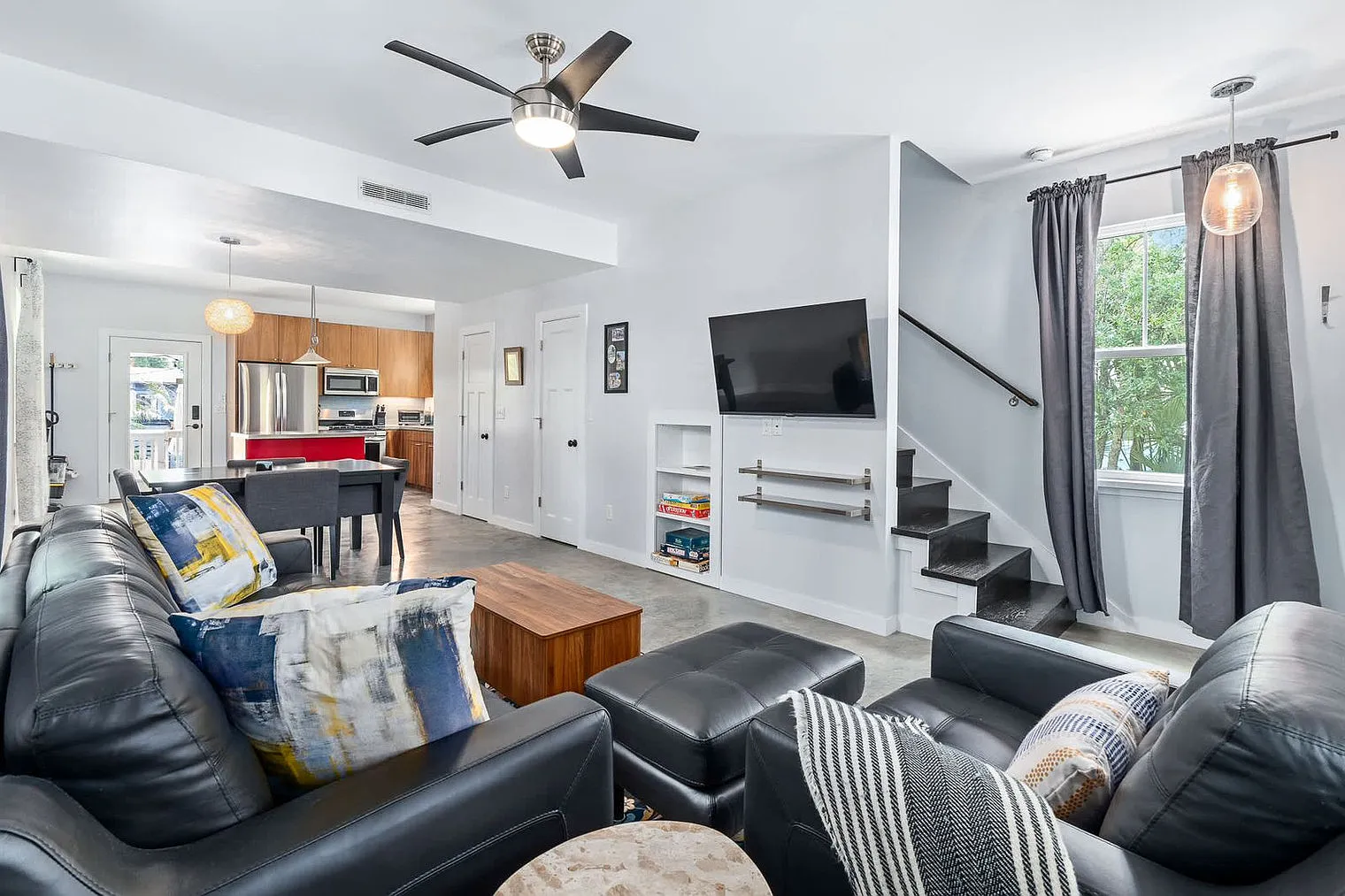2 bed, 1.0 bath, 1151 sqft, $3,054 — Photo 3