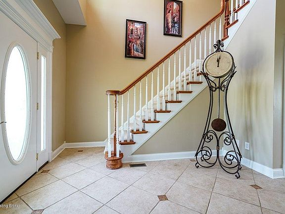 4th image of 147 Hardwood Dr