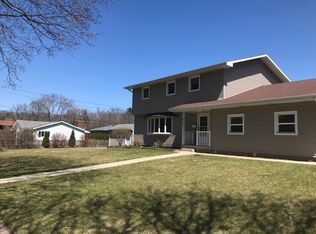 915 Meadowlark Dr, Madison, WI 53714