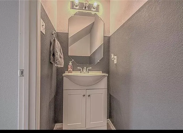 708 Constellation Dr — Photo 14