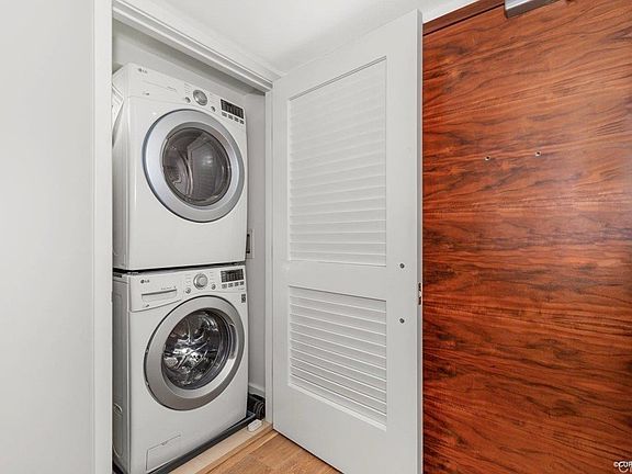 5th image of 700 W East St Unit 1804