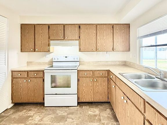 4th image of 22425 Olean Blvd