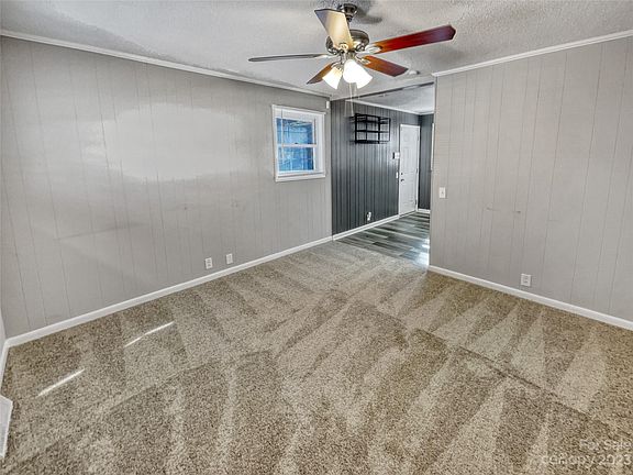 3rd image of 2511 Mary Ave