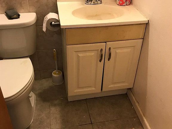 4th image of 2675 W Fairmont Ave