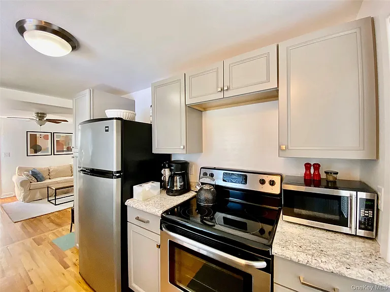 880 Wiggins St — Photo 4