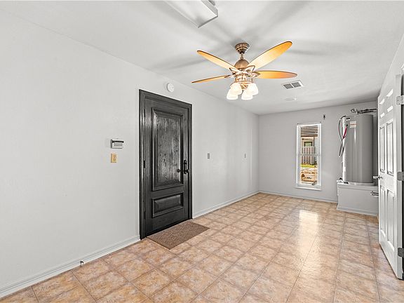4th image of 200 Elm St