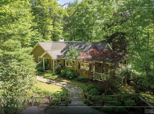 209 Cardinal Dr, Lake Toxaway, NC 28747