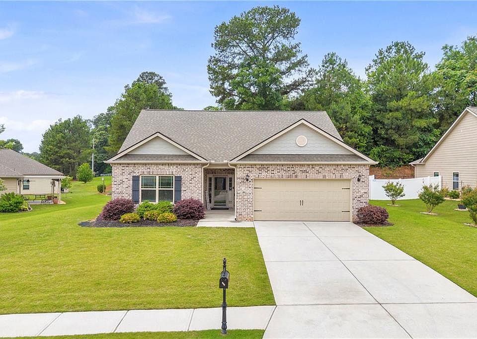 1st image of 817 Hidden Hollow Cir