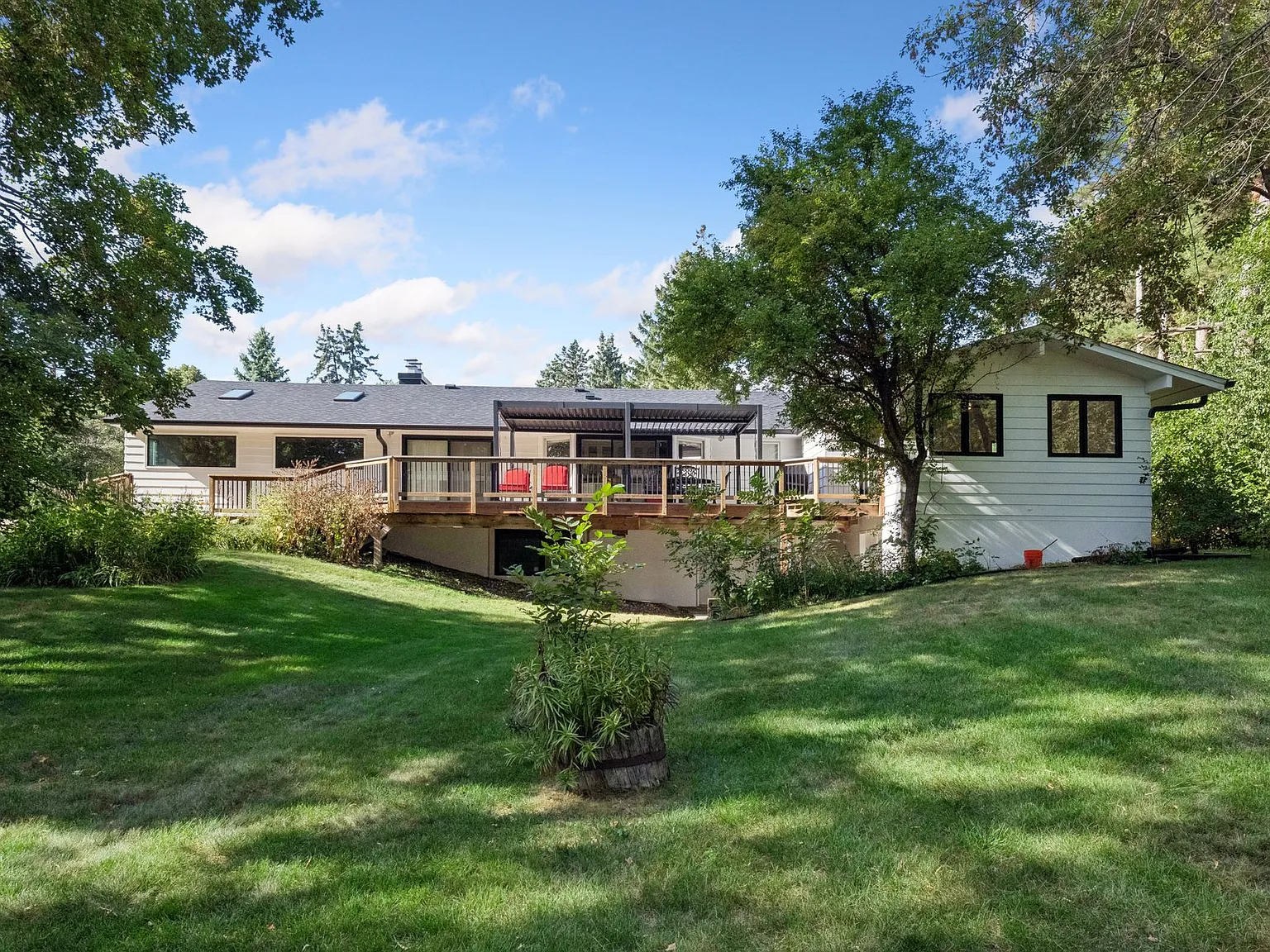 3 bed, 2293 sqft, $4,850 — Photo 4
