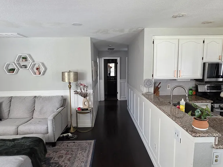 430 Guinevere Ct — Photo 8