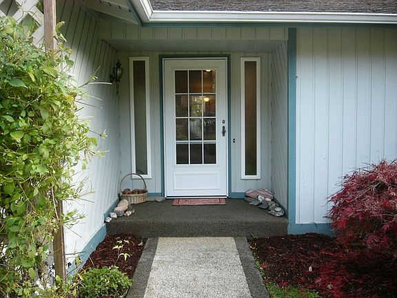 2nd image of 3833 Goldfinch Dr SE