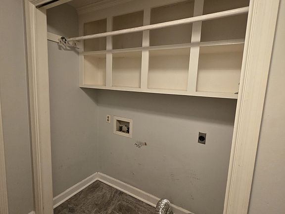 5th image of 400 Chatham Pl