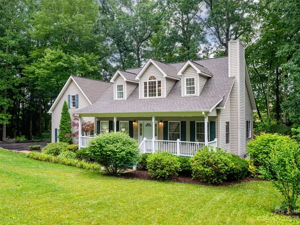 505 Fox Hollow Ln, Mills River, NC 28759