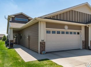 745 E El Dorado Dr, Sioux Falls, SD 57108